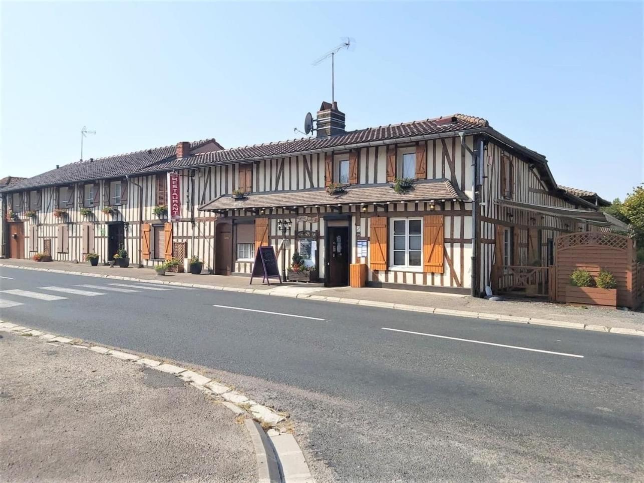 La petite auberge Chatelraould-Saint-Louvent Esterno foto